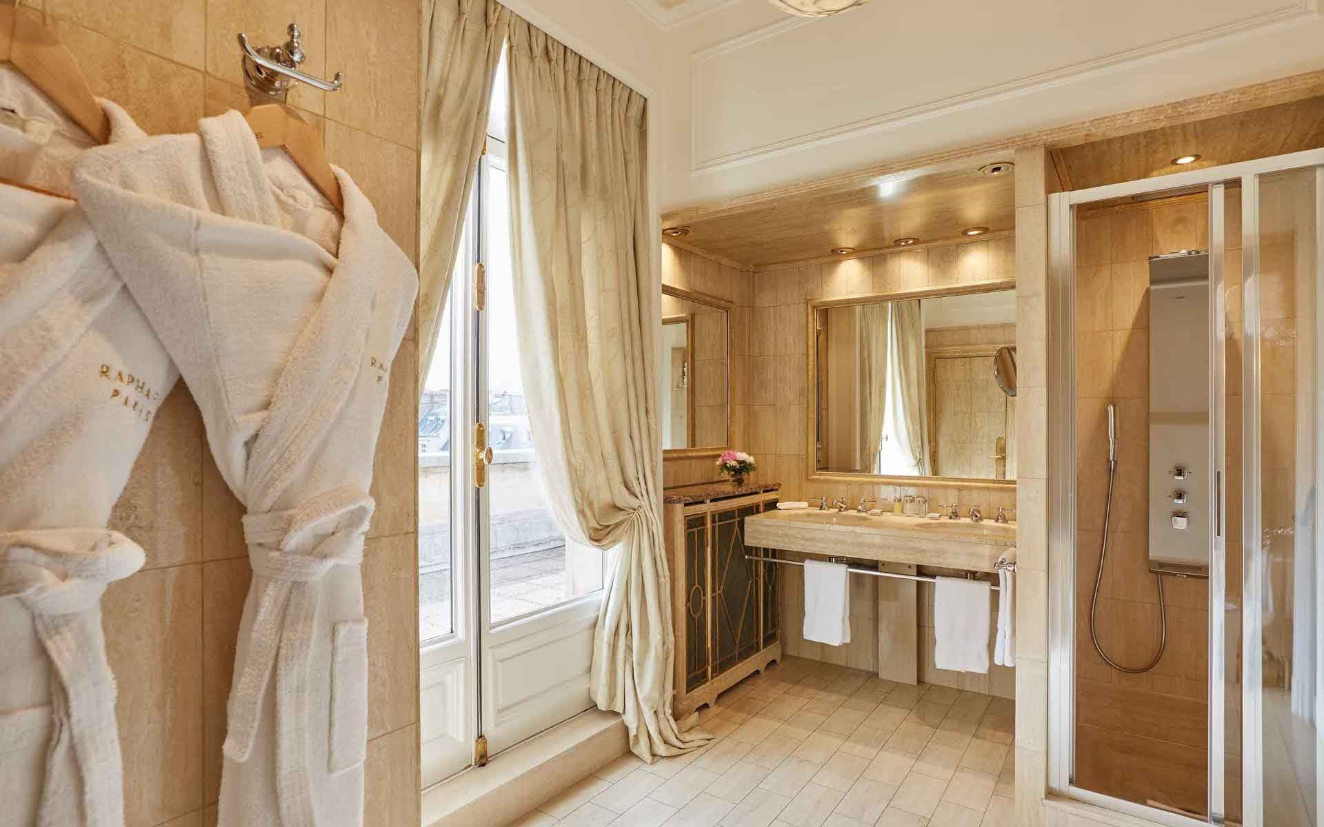 266/5-Suites/suite-arc-de-triomphe/Suite Arc de Triomphe Bathroom -  Hotel Raphael Paris.jpg